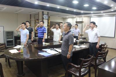 市政务服务中心召开七月份支部主题党日活动