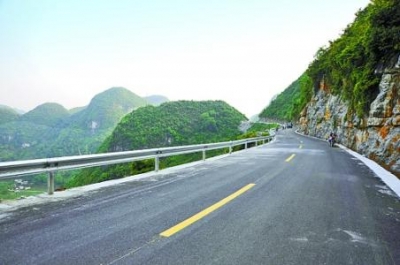 我市全力推进公路安全生命防护“455”工程
