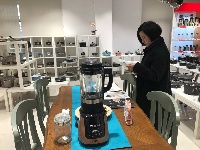 【网络媒体走转改】孝感市网络媒体新春走基层活动之湖北爱仕达公司