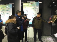 【网络媒体走转改】孝感市网络媒体新春走基层活动之孝感华工高理电子有限公司