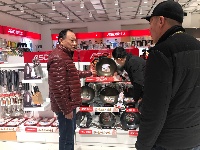 【网络媒体走转改】孝感市网络媒体新春走基层活动之湖北爱仕达公司