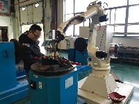 【网络媒体走转改】孝感市网络媒体新春走基层活动之红阳机器人项目