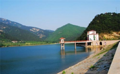 市委理论中心组（扩大）举行全域旅游专题报告会