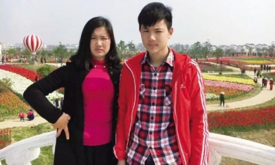 妈妈和儿子同上大学做同学