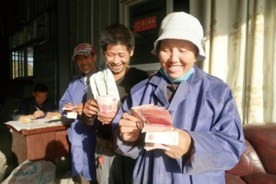 孝感十大特色行动助力“扶贫日”