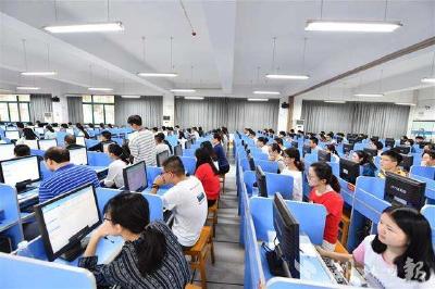 我市组织52家企业赴外地揽才