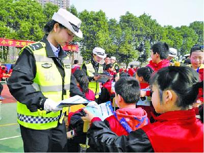 孝感市交警创建“警校家”联动模式