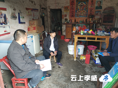 双峰山分局“12.4”宪法日开展法律进农户宣传活动
