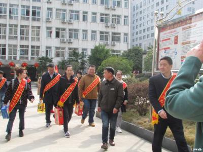 汉川市农发行和普德志愿者在市福利院学雷锋