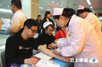 孝感市中医院医务人员义务献血显医者大爱