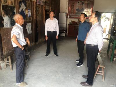 送肥到户促春耕  助力生产帮脱贫