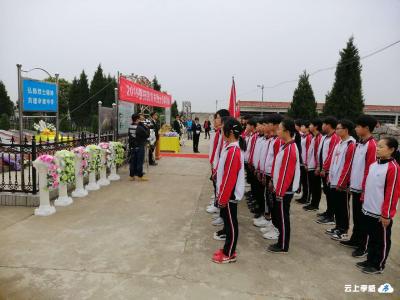 汉川市开展祭扫革命烈士墓活动