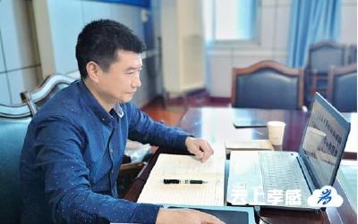 潜心教书育人的攀登者—— 记汉川市实验中学生物教师成秋新 