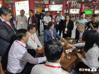 第三届中国国际茶叶博览会闭幕“孝感红”名列“销量领先十佳参展商”之首
