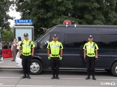 孝感交警全程护航“龙舟邀请赛”