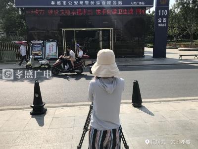七旬老人迷路 民警送其回家
