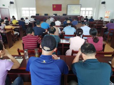 市农业农村局党员干部集中收听收看学习张富清同志先进事迹报告会