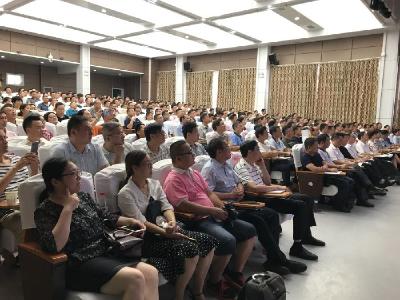 全市400名教师集中“充电”