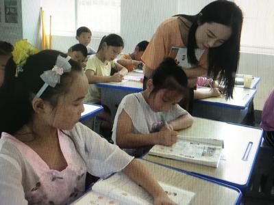 湖北工程学院师范专业学生走进大悟山区小学支教