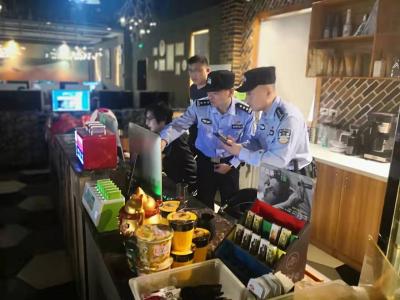 孝感网警国庆期间严管网吧安全