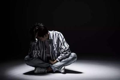 抑郁症近在咫尺 及时求助远离