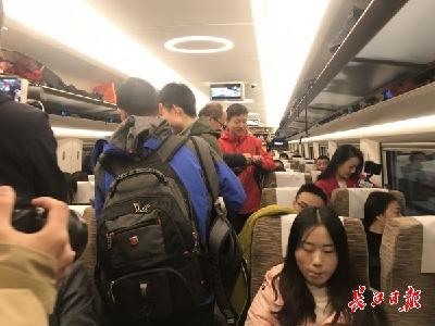 刚刚，汉十高铁首趟列车驶出！众多旅客尝鲜