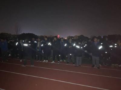 孝感高中3500余名师生胜利应对突发地震 