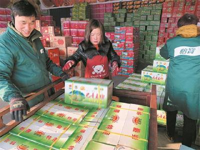 湖北孝感：春节将至 水果市场进入旺销模式