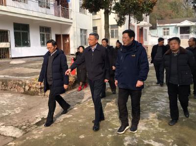 市领导慰问徐家河郑家河水库困难党员职工和引徐济安工程建设者