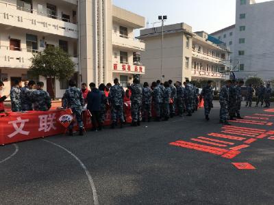 孝感市文联小分队送福进军营，墨香迎新春！