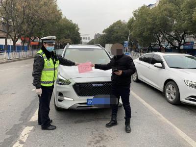 孝感交警加大防疫管控力度  禁止机动车、电动车上路行驶