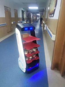 10台智能机器人在湖北大悟县中医医院“上岗”