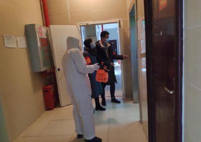 湖北孝感：疫情防控 3名工作队员一天半时间排查1476户
