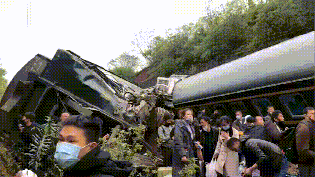 车内视频曝光！湖南火车脱轨已致1人遇难、4人重伤