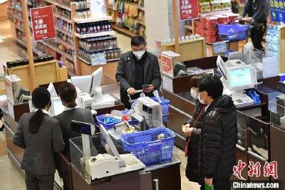 一口气吃2斤肉串、买50支口红，报复性消费真来了？