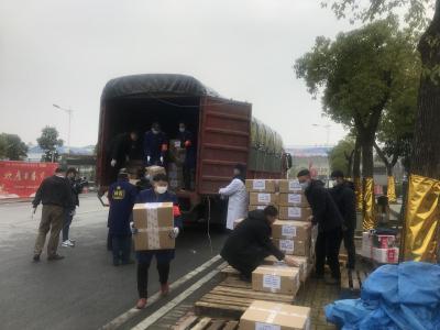 重庆市工商联系统第六批援助物资今天上午运抵我市