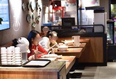 广州一美食店隐瞒客人堂食导致多人确诊：店主员工和家人朋友全感染