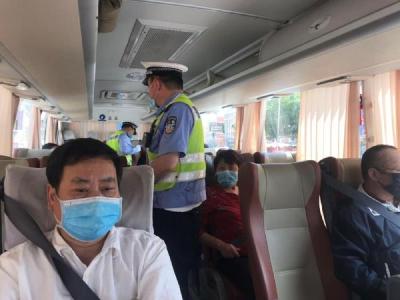 绷紧交通安全弦   用好“一盔一带”
