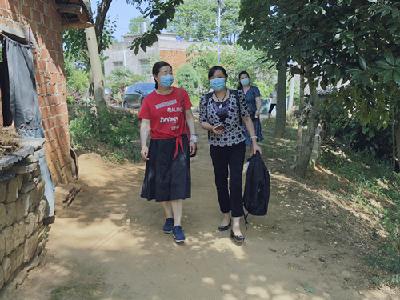 市财政局开展“助力扶贫 情暖六一” 结对帮扶活动