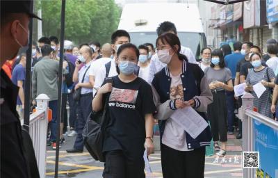 直击！孝感中考开考！