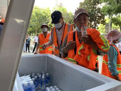 爱心冰箱传递爱心