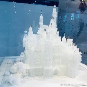 又是“熊孩子”？上海玻璃博物馆梦幻城堡遭损坏，网友急了：心痛