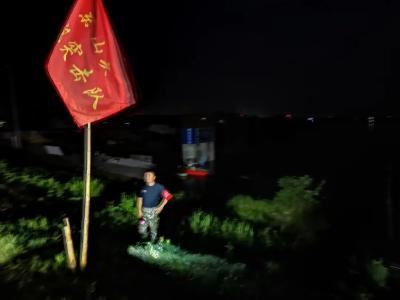 防汛一线丨黑夜里，百棚千灯散作满河星