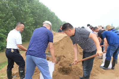 孝南：水灾无情人有义 上下齐心守阵地