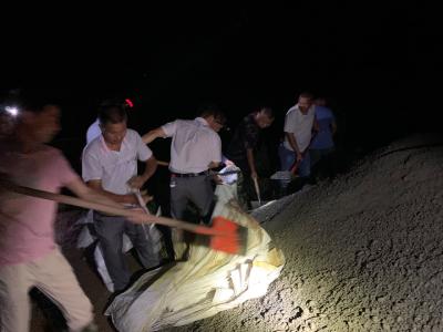 干群闻令而行干劲足 防汛值守点严守防汛纪律落实防汛措施
