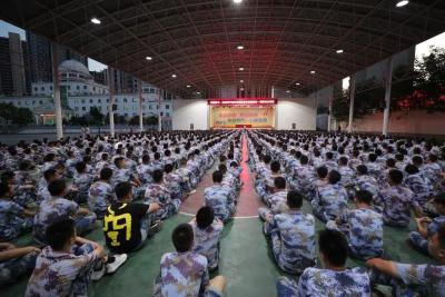 够嗨！孝感市高级中学1500名军训新生共享“消防盛宴”