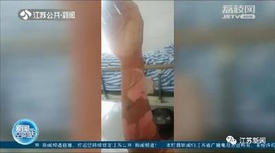 男子用“奇招”给爱车降温，正跟朋友炫耀，车炸了！