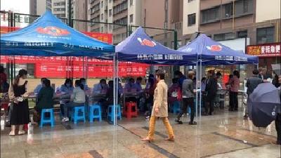 医疗专家进社区  关爱居民送健康
