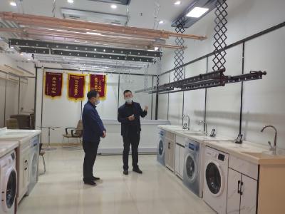 打造“党员示范店”的“金字招牌”