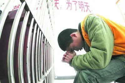 未成年罪犯需要换一种